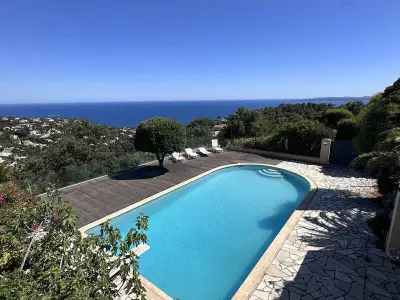 Villa à Les Issambres, Villa climatisée 4 chambres avec piscine privée, wifi et animaux admis - L1009442