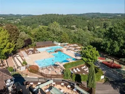 Chalet à Sarlat la Canéda, Camping Romanée - Les Grottes De Roffy - Insolite Premium 2 chambres (MAX 4 adultes + 2 enfants) - N°1009454