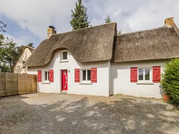 Gîte in Saint Lyphard,Chaumière au calme avec terrasse, à 9 km des plages, 3 chambres, parking privé et équipements bébé. FR-1-306-1276 N°1009751