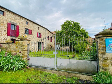 Location Gite in Saint Beauzire,Gîte 4 étoiles au cœur de l’Auvergne avec terrasse, jardin clos et équipements pour enfants FR-1-582-476 N°1009771