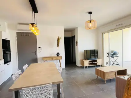 Appartement 3 pièces pour 6 personnes, à 200m de la plage, terrasses et parking, entièrement climatisé - Photo 1