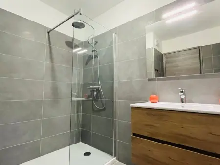 Appartement 3 pièces pour 6 personnes, à 200m de la plage, terrasses et parking, entièrement climatisé - Photo 4