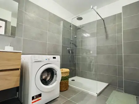 Appartement 3 pièces pour 6 personnes, à 200m de la plage, terrasses et parking, entièrement climatisé - Photo 16