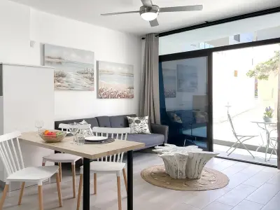 Appartement à Corralejo, Charmant Loft au Centre-Ville avec Balcon, Wifi Gratuit & Proche des Plages - L1009942