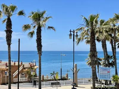 Appartement à Torrox Costa, Appartement moderne en 1ère ligne de plage avec climatisation et Wi-Fi gratuit à Torrox Costa - L1010280