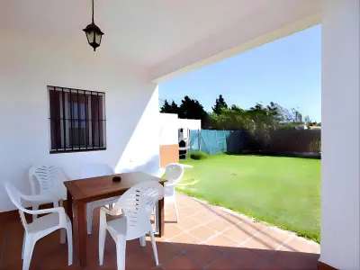 Villa à El Palmar de Vejer, Chalet en bord de mer avec 3 chambres à El Palmar, Wi-Fi, parking et terrasse privée ES-180-62 N°1010476