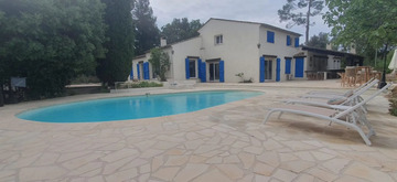 Location Maison à Bagnols en Forêt,Spacieuse maison avec piscine à Bagnols en Forêt 1320037 N°1010543
