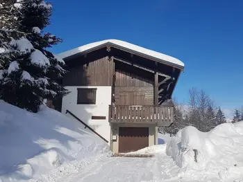 Chalet in Les Gets,Chalet individuel aux Gets - 8 pers, navette hiver, garage, grand balcon sud FR-1-802-83 N°1010824