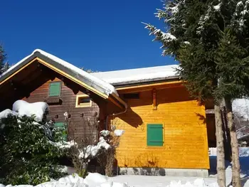 Chalet in Les Gets,Chalet rénové Les Gets 8 pers, central, 150m commerces, 350m pistes, terrasse sud, parking privé FR-1-802-84 N°1010825