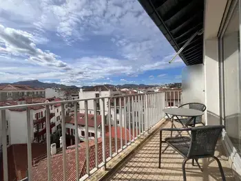 Appartement à Saint Jean de Luz, Cœur de Saint-Jean-de-Luz : Appartement lumineux avec balcon, proche plage et commerces - L1010874