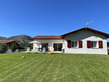 Location Casa rural en Irouléguy,Maison indépendante, 4 chambres, terrasse, clim, wifi, cœur pays basque FR-1-384-913 N°1010882