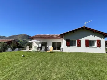 Gite à Irouléguy,Maison indépendante, 4 chambres, terrasse, clim, wifi, cœur pays basque FR-1-384-913 N°1010882