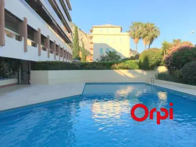 Appartement à Menton, Spacieux 2 pièces avec piscine, terrasse et parking, proche plages et commodités - Menton Garavan - L1010896