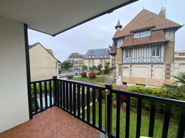 Location Appartement à Blonville sur Mer,Spacieux 2 pièces à 2 pas de la plage avec deux balcons et parking - Blonville-sur-Mer FR-1-712-87 N°1010906
