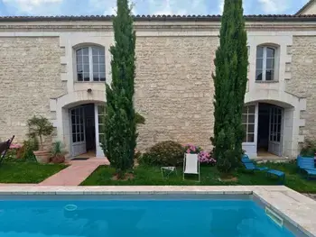 Appartement in Angoulême,Appartement historique avec piscine, salle de jeux, et jardin - idéal famille et amis FR-1-653-261 N°1010963