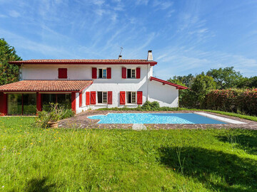 Location Villa à Espelette,Maison basque à Espelette avec piscine, jardin, barbecue et proche du centre FR-1-4-697 N°1011221