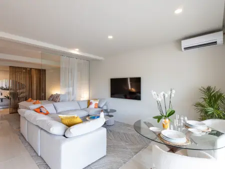 Appartement avec piscine et accès direct à la piscine à débordement - Photo 2