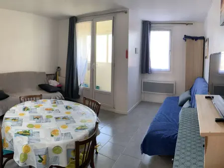 Appartement à Saint Hilaire de Riez, Appartement Confortable à 200m de la Plage avec Loggia et Parking Privé - L1011328
