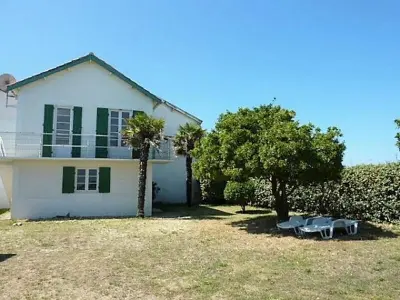 Maison à Saint Denis d'Oléron, Maison calme près du Phare de Chassiron, 5 couchages, jardin clos, proche mer et commerces - N°1011561