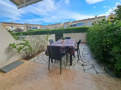 Appartement à Marseillan Plage, Appartement T2 avec Piscine, Terrasse et Parking Privé à Marseillan - L1011566