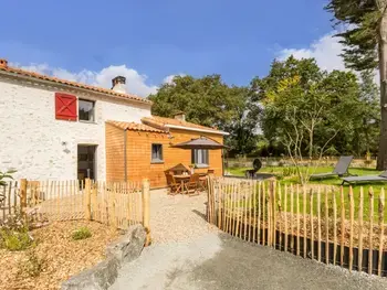 Gîte in Saint Colomban,Ancien corps de ferme rénové avec jardin, terrasse et recharge EV, à 24 km de Nantes FR-1-306-1282 N°1011663