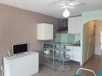 Appartement à Sète, Studio spacieux à Sète avec parking privé, terrasse et cuisine équipée - L1011884