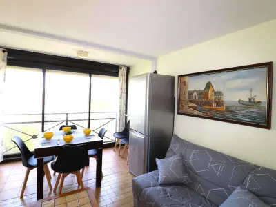 Appartement à Le Grau du Roi, Appartement 2 pièces avec piscines, proche plage et commerces, parking privé, clim, idéal famille - L1012168