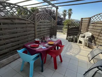 Appartement à Saint Florent,Studio calme avec terrasse, piscine, proche plages et centre, climatisation FR-1-650-37 N°1012321