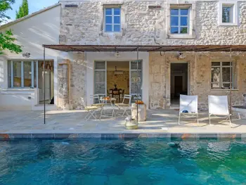 Maison à Maussane les Alpilles, Maison rénovée à Maussane avec piscine et patio - L1012899