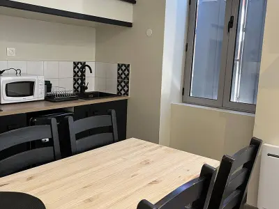 Appartement à Cauterets, Studio Cabine Rénové - Centre Ville et Parking Proche - L1012954