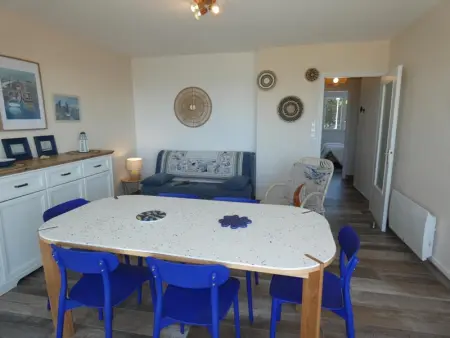 Appartement rénové, 2 chambres, balcon, parking, face mer - Photo 23