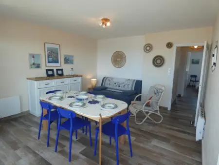 Appartement rénové, 2 chambres, balcon, parking, face mer - Photo 24