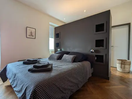 Appartement avec terrasse, jardin et WIFI au cœur historique d'Angoulême - Photo 2