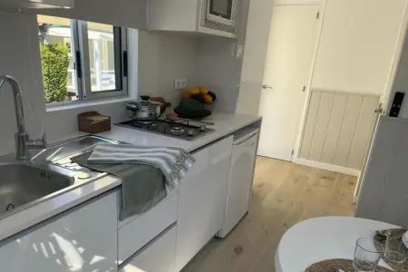 Camping Cambrils Playa 3 BUNGALOW NEW MEDITERRANI, Bungalow sur un camping bien équipé près d'une plage de sable - Photo 2