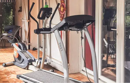 Location Maison 8 personnes à St Julien de Peyrolas - Photo 6