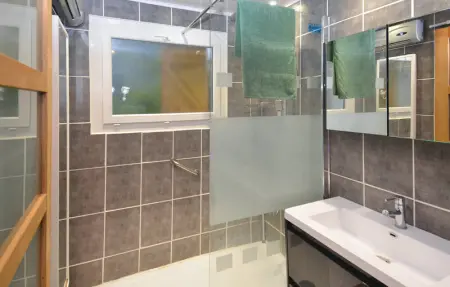 Location Maison 8 personnes à St Julien de Peyrolas - Photo 17