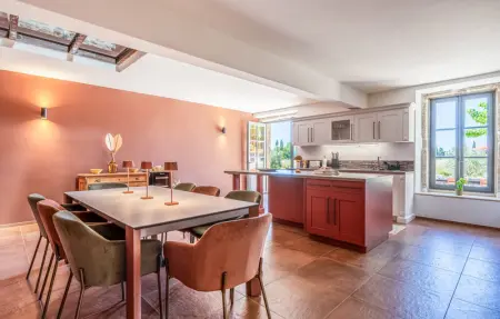 Location Maison 10 personnes à Travaillan - Photo 4