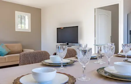 Location Appartement 6 personnes à Le Luc - Photo 5