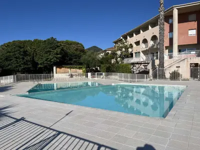 Appartement à Saint Florent, Saint-Florent: T2 avec terrasse, piscine, clim et parking près plage - L1013432