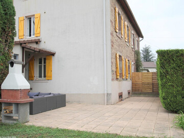 Location Haute-Saône, Apartment in Luxeuil les Bains, Appartement rénové avec jardin clos, barbecue et garage, proche centre-ville de Luxeuil-les-Bains FR-1-583-225 N°1013612