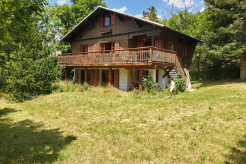 Location Chalet in La Salle les Alpes,Chalet alpin avec cheminée, terrasse et jardin 1374234 N°1013637