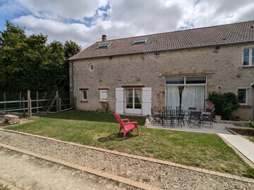 Location Gîte in Yèvre la Ville Yèvre le Châtel,Grande maison près de Paris, jardin, pour 12 pers. FR-1-590-441 N°1013740