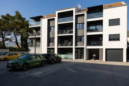 Apartment Good Vibes - One Bedroom Apartment with Balcony - Photo 12