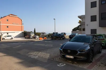 Apartment Good Vibes - One Bedroom Apartment with Balcony - Photo 13