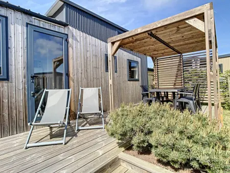 Mobil Home à Jullouville, Tiny House bois avec terrasse, piscine, wifi, animaux admis, parking - 200m de la plage - L1014028