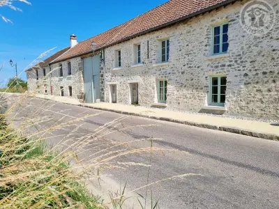 Casa rural en Chérence,Gîte charmant 86m² avec jardin, cheminée, terrasse, proche Paris, idéal pour vélos et familles. FR-1-649-63 N°1014040