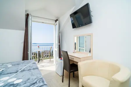 Villa Samba - Double Room with Balcony and Sea View - gasi se - Photo 4