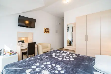 Villa Samba - Double Room with Balcony and Sea View - gasi se - Photo 6