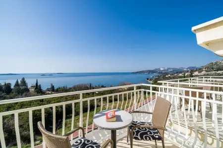 Villa Samba -  Luxury One-Bedroom Apartment with Balcony and Sea View - Photo 21