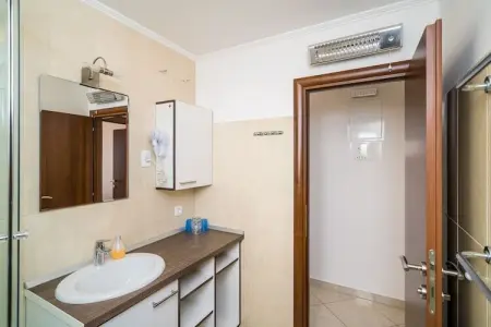 Villa Samba- Premium One-Bedroom Apartment with Balcony and Sea View - Photo 17